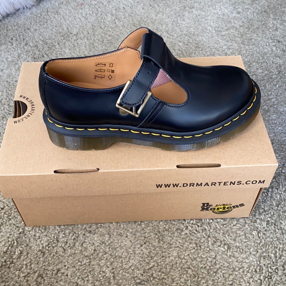 Dr. Marten big kid shoe, size 5. Never been worn.